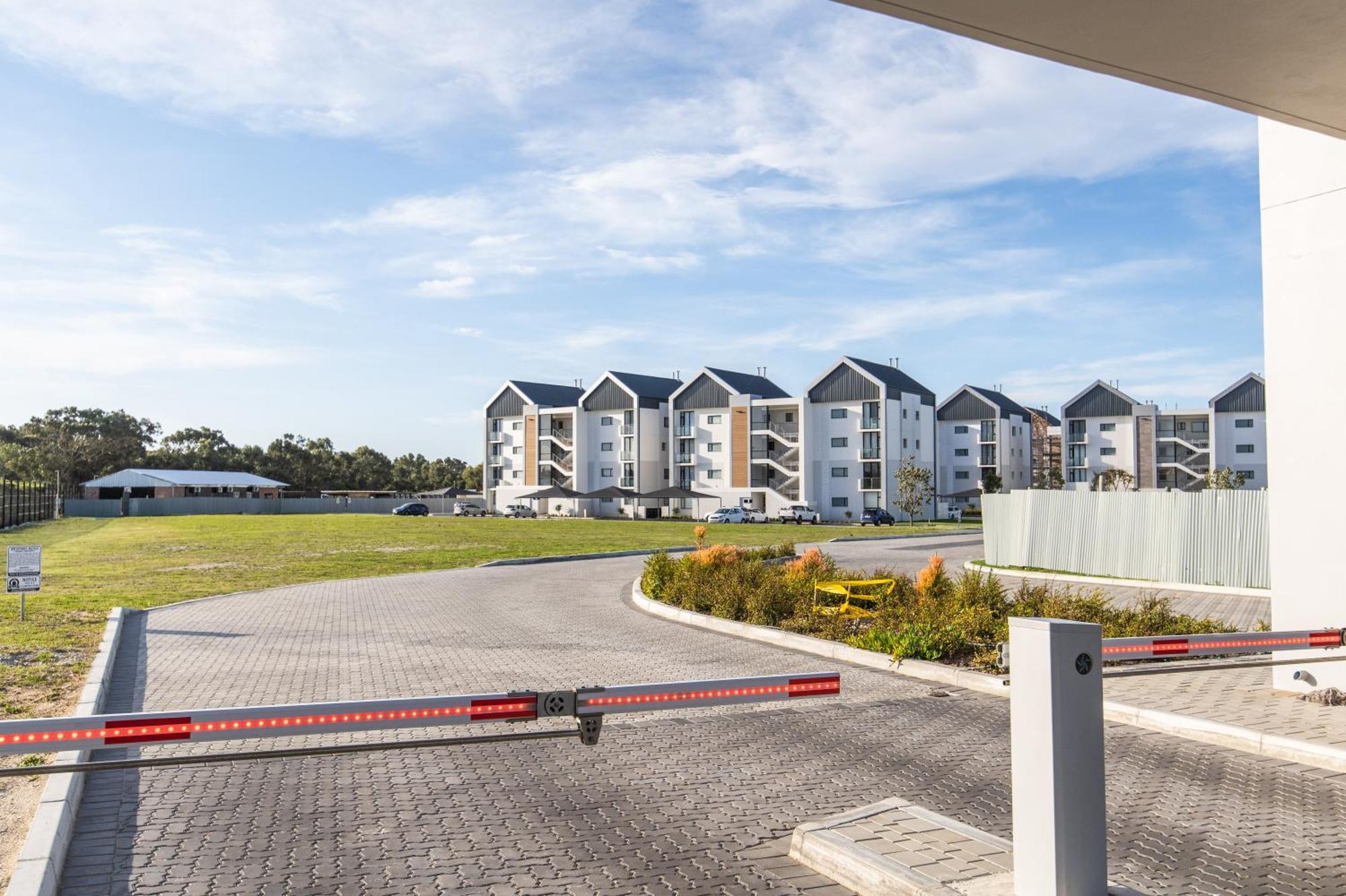 Cozy Modern Apartment At Bellamare Port Elizabeth Exterior photo