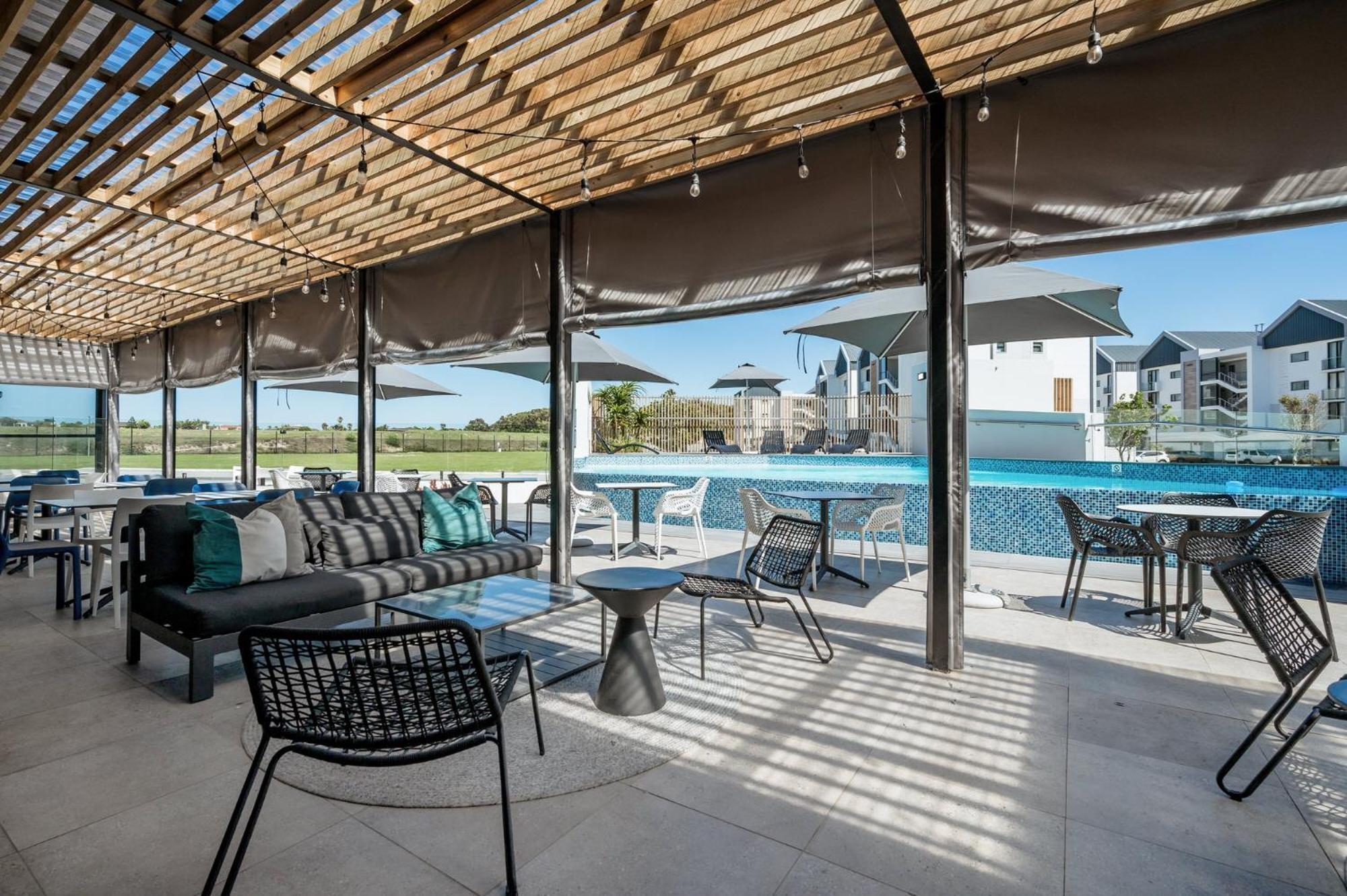 Cozy Modern Apartment At Bellamare Port Elizabeth Exterior photo